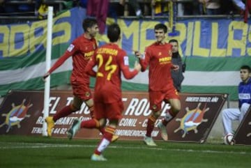 Gerard celebra el primer tanto con sus compañeros.