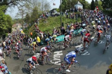 Una prueba clásica que se celebra desde 1936 en Bélgica, junto a la Amstel Gold Race y la Lieja-Bastoña-Lieja, conforman la llamada ‘Trilogía de las Ardenas’. A pesar del prestigio que tiene en Europa, nunca fue considerada como una prueba para la Copa del Mundo de Ciclismo. El español Alejandro Valverde es el que más triunfos tiene en esta carrera, con cinco victorias, cuatro de ellas, las más recientes, conseguidas de forma consecutiva.