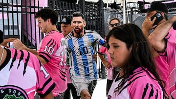 (FILES) Fans of Argentine football player Lionel Messi (portrait C) wait for his arrival at the DRV PNK Stadium in Fort Lauderdale, Florida, on July 11, 2023, ahead of his debut in the Major League Soccer (MLS) with Inter Miami. Messi has signed a contract until 2025 with Inter Miami, the Major League Soccer team announced on July 15, 2023.. (Photo by CHANDAN KHANNA / AFP)