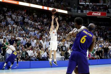 Jaycee Carroll lanza a canasta a 3 segundos del final consiguiendo el triple de la victoria.