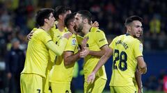 GRAF6395. VILLARREAL (CASTELL&Oacute;N), 25/11/2018.- Los jugadores del Villarreal celebran el segundo gol ante el Real Betis, durante el partido de Liga en Primera Divisi&oacute;n que disputan esta noche en el estadio de La Cer&aacute;mica, en Villarreal