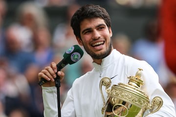 Carlos da su discurso como campeón en Wimbledon.