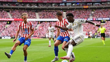Llorente y Le Normand, en el derbi ante el Madrid, junto a Vinicius.