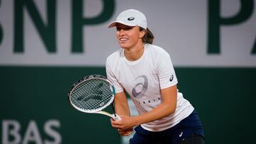 Iga Swiatek, durante una sesi&oacute;n de entrenamiento en Roland Garros.