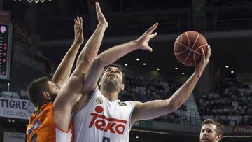 Felipe Reyes ante Dubljevic.