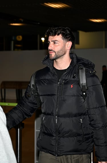 Gerard Arias en el Aeropuerto Adolfo Suárez Madrid-Barajas para viajar a Honduras. 
 
 
 