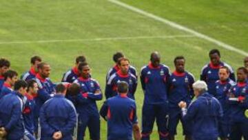Francia se entrena de nuevo tras el parón de protesta