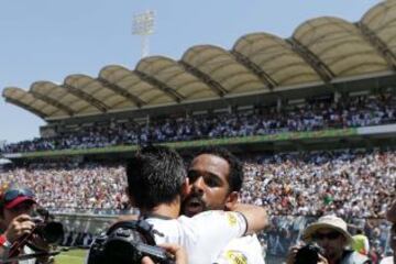 En el &uacute;ltimo Supercl&aacute;sico, jugado el 19-10-2014 en el estadio Monumental, Colo Colo derrot&oacute; 2-0 a la U. Y en el segundo gol, marcado por Jean Beausejour, Felipe Flores le grit&oacute; el tanto en la cara a Johnny Herrera. En declaraciones posteriores, el arquero azul llam&oacute; al delantero con el apodo de &quot;Chipamogli&quot;.