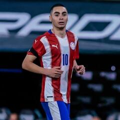 Miguel Almirón, baja en Paraguay para enfrentar a Colombia
