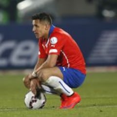 Alexis Sánchez complica en la Roja por una molestia muscular