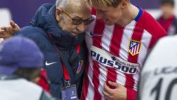 SU GOL 100. Torres le marcó al Eibar su gol 100 como rojiblanco y se lo dedicó a Briñas.