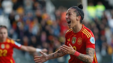 BURGOS, 09/04/2024.- La centrocampista de España Jenifer Hermoso celebra un tanto durante el partido clasificatorio para la Eurocopa de 2025 entre España y la República Checa disputado este martes en el estadio de El Plantío de Burgos. EFE/Santi Otero