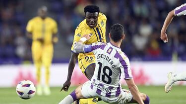 Addai encara a Escudero en el Real Valladolid-Alcorcón.
