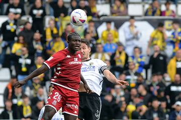 Ante el Burgos el delantero alfarero repitió un gol que ya había intentado en otros partidos, incluso lo había conseguido. Recorte desde la banda hacia el interior y disparo perfecto desde la frontal Un gran gol.