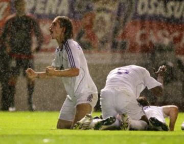 En Pamplona el Real Madrid consiguió ganar la liga esa temporada la 2007-08. Aquí Ramos celebrando el gol de Higuaín que le daba a los blancos la 31ª liga de su historia.