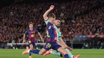 Barcelona's Spanish midfielder #20 Daniel Olmo fights for the ball with Athletic Bilbao's French forward #14 Aymeric Laporte during the Spanish league football match between FC Barcelona and Athletic Club Bilbao at Camp Nou Stadium in Barcelona on November 22, 2025. (Photo by Lluis GENE / AFP)