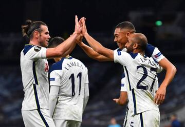 Bale, celebrando el primero del Tottenham al LASK Linz con Lucas Moura y Carlos Vinicius.