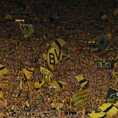 ¿Cuánta gente cabe en el ‘Muro Amarillo’ del Signal Iduna Park? Los aficionados más fieles del Dortmund