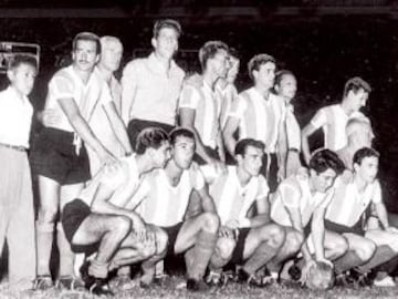 La indumentaria con que jugó Argentina en la Copa del 1957.