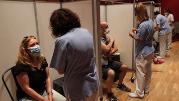 Las claves para tener más o menos efectos secundarios con la vacuna