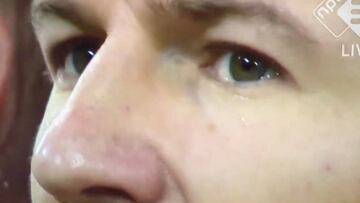 Robben se emociona y llora durante el himno de Holanda