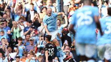 Manchester (United Kingdom), 02/09/2023.- Erling Haaland of Manchester City celebrates scoring the 4-1 goal during the English Premier League soccer match between Manchester City and Fulham FC in Manchester, Britain, 02 September 2023. (Reino Unido) EFE/EPA/ADAM VAUGHAN EDITORIAL USE ONLY. No use with unauthorized audio, video, data, fixture lists, club/league logos or 'live' services. Online in-match use limited to 120 images, no video emulation. No use in betting, games or single club/league/player publications.
