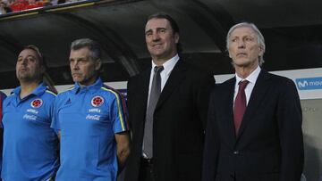 José Pékerman y sus asistentes durante el partido amistoso entre España y Colombia