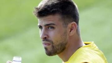 Piqué no viajará a Split por unas molestias musculares