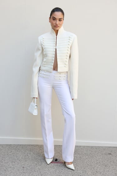 La modelo australiana Shanina Shaik a su llegada al desfile. 