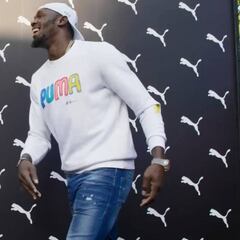 Bolt mostró sus dotes para el tenis-fútbol en Lollapalooza