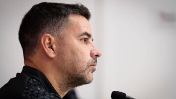 GIRONA, 09/12/2023.- El entrenador del Girona, Míchel Sánchez, ofrece una rueda de prensa después del entrenamiento del equipo este sábado en el centro de entrenamiento La Viña de Girona. El Girona se enfrenta mañana al FC Barcelona en un partido de LaLiga. EFE/David Borrat