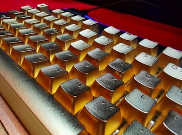 ADATA presenta un teclado de oro valorado en 10.000 dólares