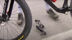 Plato, bielas y pedales separados de una bici durante una carrera de las UCI MTB World Series.