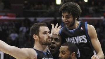 <b>EUFORIA. </b>Love celebra su triple final con Tolliver, Ellington y Ricky.