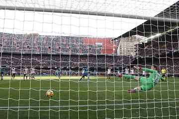 Cristiano Ronaldo marca el 0-1 de penalti. 