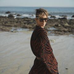 Fans swoon as Halle Berry wishes everyone Happy Easter