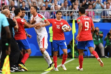 Al final del encuentro hubo una tangana entre Matic y el banquillo de Costa Rica. 