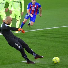 Coudet convoca a Iago Aspas para asustar a Dmitrovic