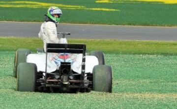 El Gran Premio de Australia, y por tanto el año 2014, ha empezado de forma frenética. Felipe Massa y Kamui Kobayashi han tenido un accidente y han dicho adiós antes de tiempo en la primera curva.