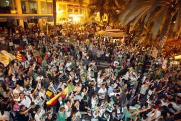 La ciudad de Elche sale a la calle a celebrar el ascenso a primera divisin.