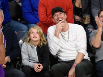 Chris Martin y su hijo Moses Martin.