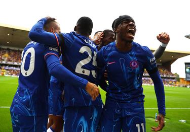 Los Wolves no aguantaron en el segundo tiempo y Noni Madueke aparecería para hacer un Hat-trick en 15 minutos. Aquí el primero de ellos.