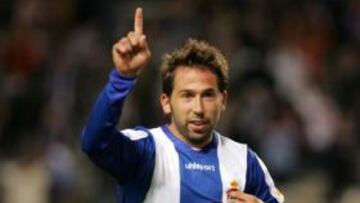 <b>MARCÓ 129. </b>Tamudo, celebrando un gol cuando era perico.