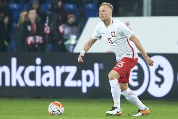 Kamil Glik es un central polaco que pasó por la categorías inferiores del Real Madrid en la campaña 2007-08. Jugó en las filas del Real Madrid C, a donde llegó procedente del Horadada alicantino. Participó en 18 encuentros antes de salir rumbo al Piast Giwice polaco. Posteriormente ha jugado en el fútbol italiano y en el Mónaco, donde coincidió con Mbappé. Con la selección polaca ha participado en las Eurocopas de 2016 y de 2020, sumando hasta el momento seis encuentros.