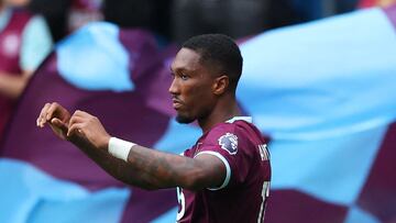 Soccer Football - Premier League - Burnley v Sunderland - Turf Moor, Burnley, Britain - August 23, 2025 Burnley's Jaidon Anthony celebrates scoring their second goal Action Images via Reuters/Andrew Boyers EDITORIAL USE ONLY. NO USE WITH UNAUTHORIZED AUDIO, VIDEO, DATA, FIXTURE LISTS, CLUB/LEAGUE LOGOS OR 'LIVE' SERVICES. ONLINE IN-MATCH USE LIMITED TO 120 IMAGES, NO VIDEO EMULATION. NO USE IN BETTING, GAMES OR SINGLE CLUB/LEAGUE/PLAYER PUBLICATIONS. PLEASE CONTACT YOUR ACCOUNT REPRESENTATIVE FOR FURTHER DETAILS..