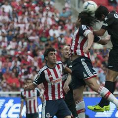 Duelo parejo entre Chivas y Atlas en el Estadio Chivas
