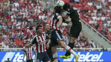 Duelo parejo entre Chivas y Atlas en el Estadio Chivas