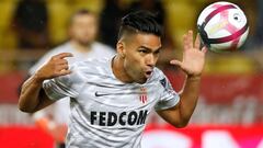 El delantero colombiano Radamel Falcao Garc&iacute;a durante el calentamiento del M&oacute;naco antes del partido entre M&oacute;naco y Marsella por la fecha 4 de la Ligue 1 de Francia 2018/19.