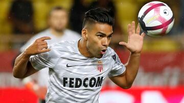 El delantero colombiano Radamel Falcao García durante el calentamiento del Mónaco antes del partido entre Mónaco y Marsella por la fecha 4 de la Ligue 1 de Francia 2018/19.