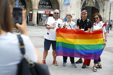 Múnich tiñe la Eurocopa de arcoíris